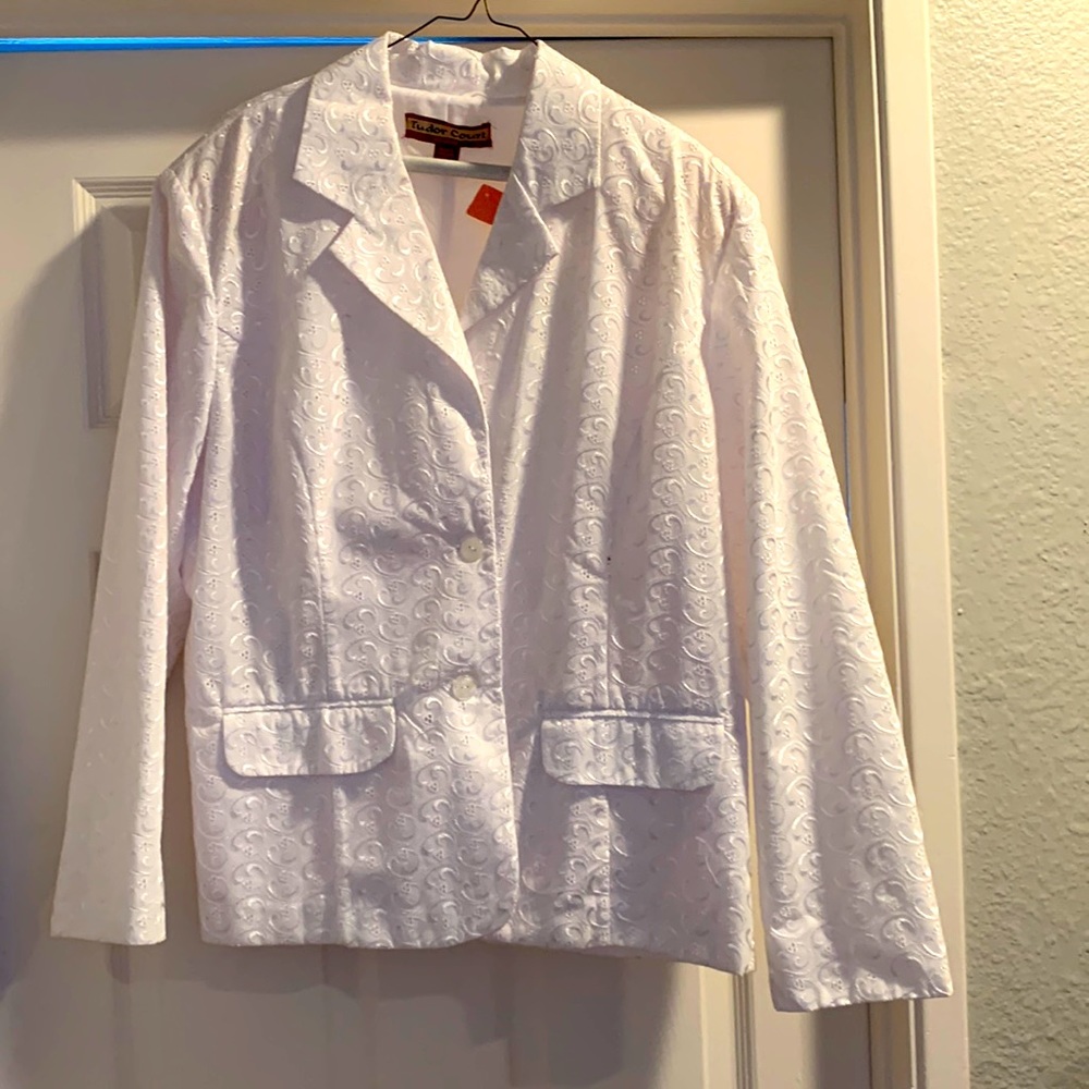 Gorgeous White Embroidered Lightweight Blazer / Jacket XL plus size